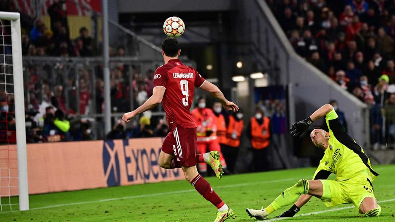 Bayern reach last 16 as 100-man Lewandowski hits hat-trick